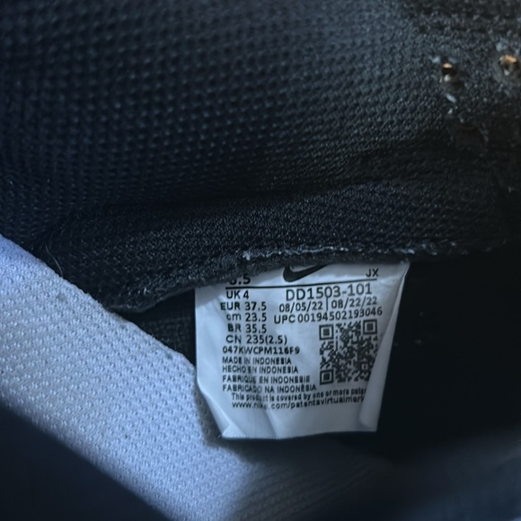 Nike Black and White Dunks - Picture 5 of 9